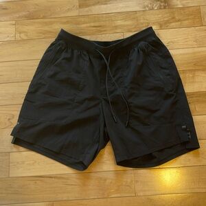 Lululemon License to train Shorts L